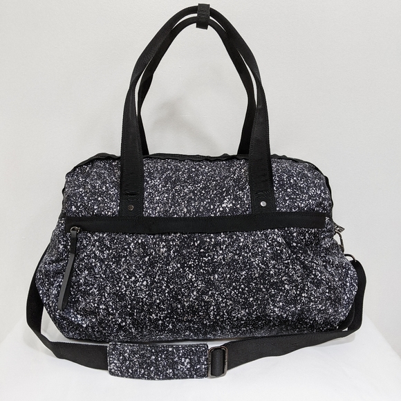 🦄 RARE Lululemon Reflective All Day Duffle Bag - Picture 10 of 16